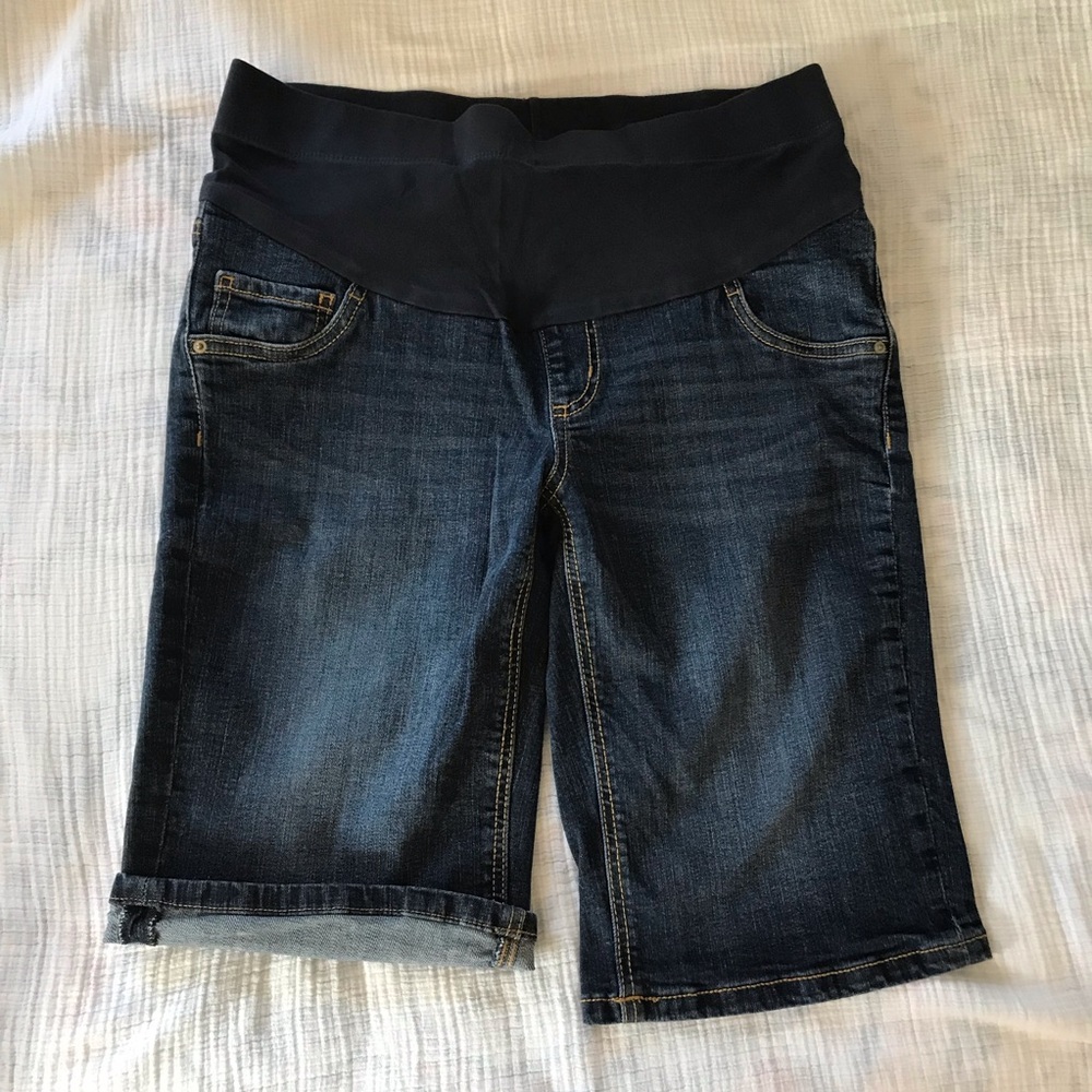 😳3/$15 😳 Motherhood half panel jean shorts